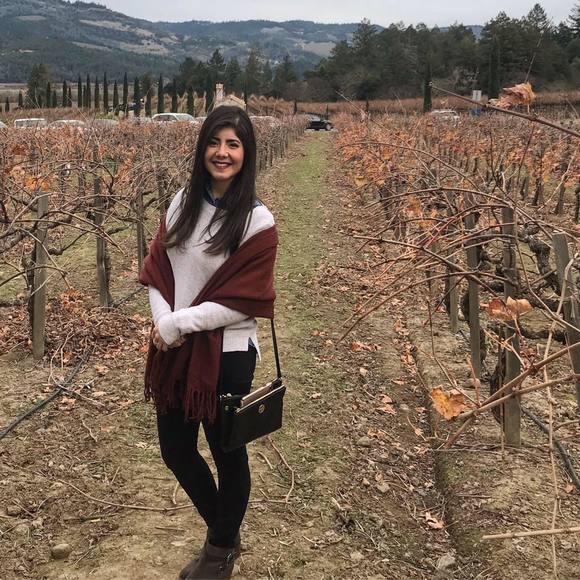 Meet your Posher, Stephanie - Picture 1 of 1